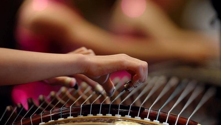 写古筝的唯美句子_晶羽文学网