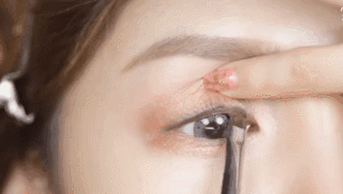 容易飞粉、晕染不均？请收下这份眼影使用技巧