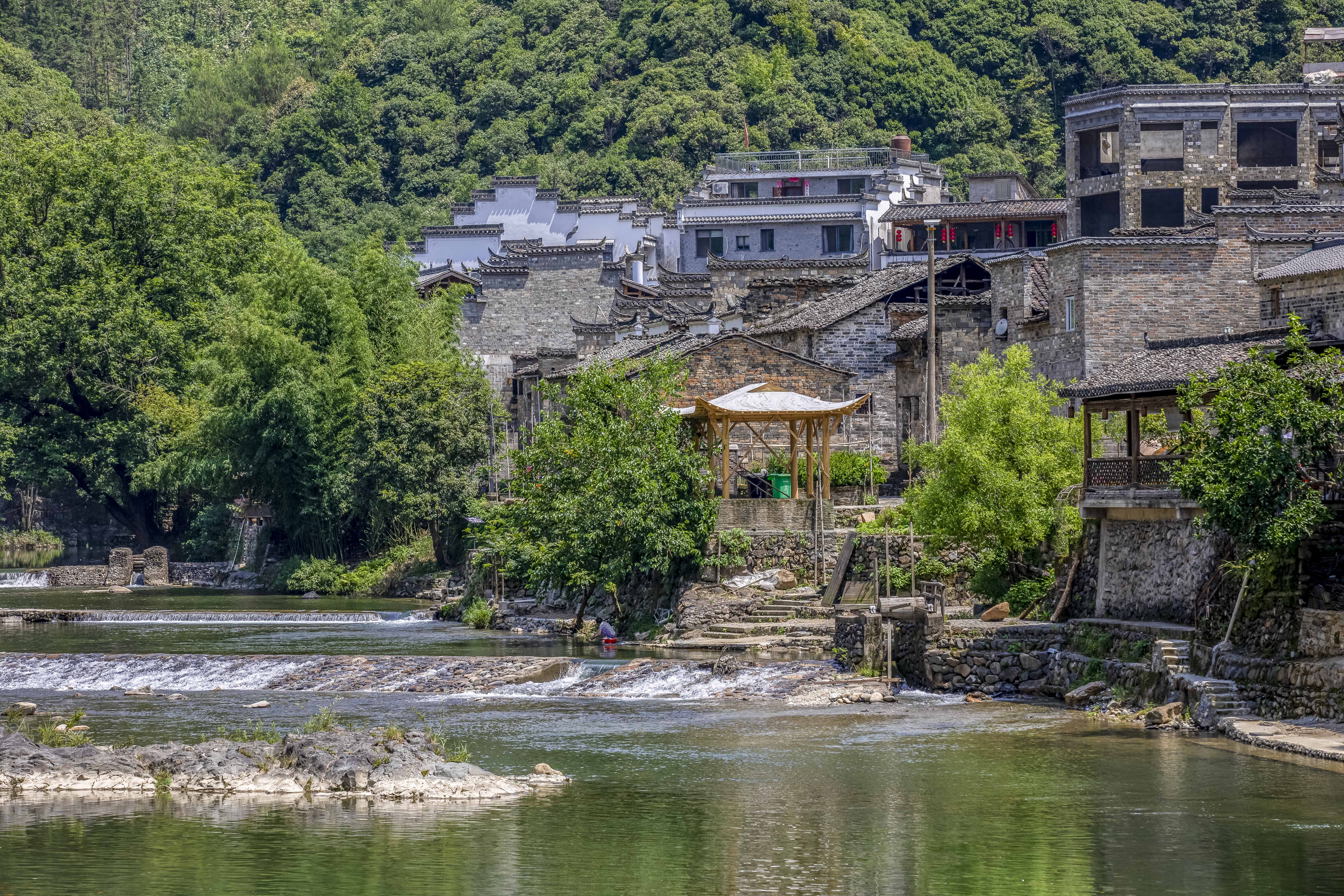 到景德鎮後,去裡村短途汽車站乘坐從