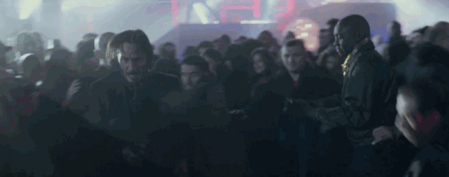 为了狗，他一个人杀死了500个人！这部清爽的R级电影全过程都是流汗倒地的。