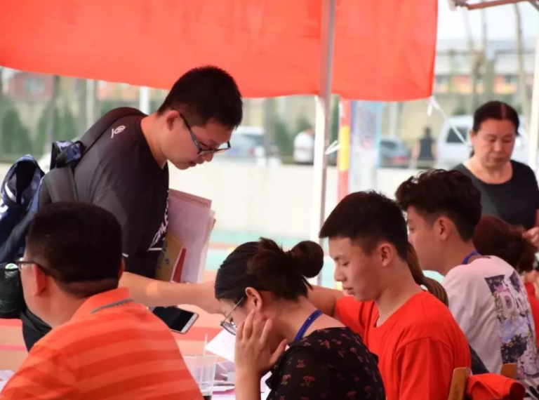 收到北京来的大学录取通知书，到底要不要迁户口？辅导员一语道破