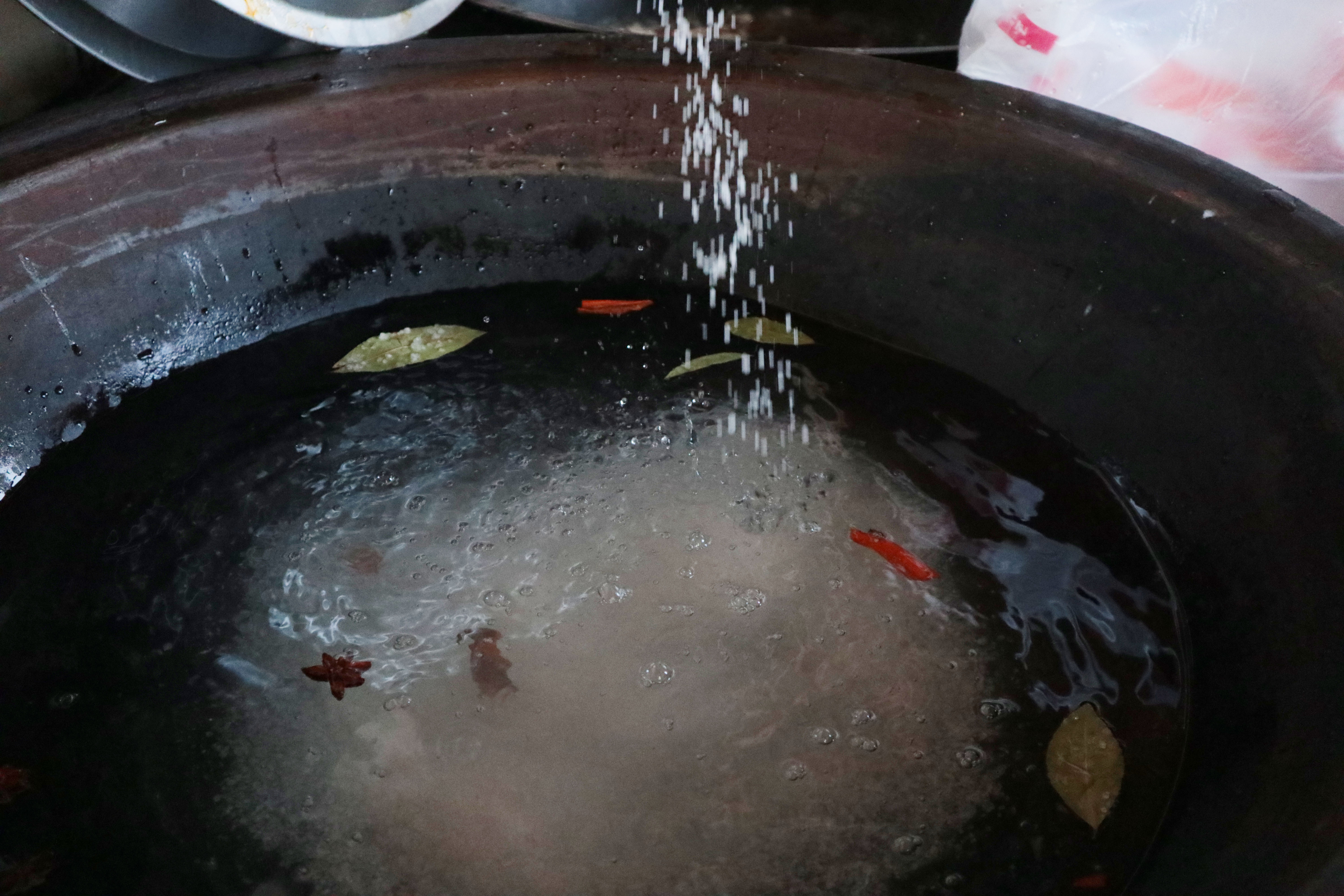 鹅蛋的腌制方法（几步无需黄泥就能做出流油起沙的腌鹅蛋）