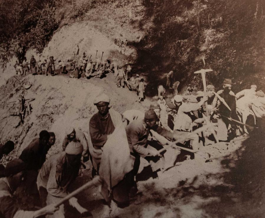 当年发生了什么事？让邓小平说出“如果再不改，简直就是自杀”