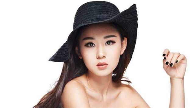 15岁入行，出道20年从不拍吻戏，结婚嫁初恋，李小萌不觉得亏