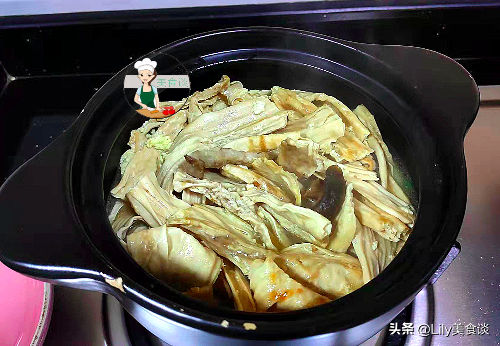 冬天，五花肉和它是绝配，泡软一煎一焖，简单又营养，多给孩子吃