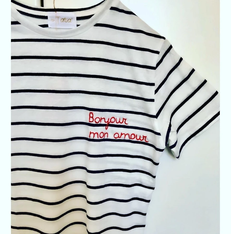 手工刺绣在T恤上看起来更加时尚，20种刺绣图案，一款比一款好看