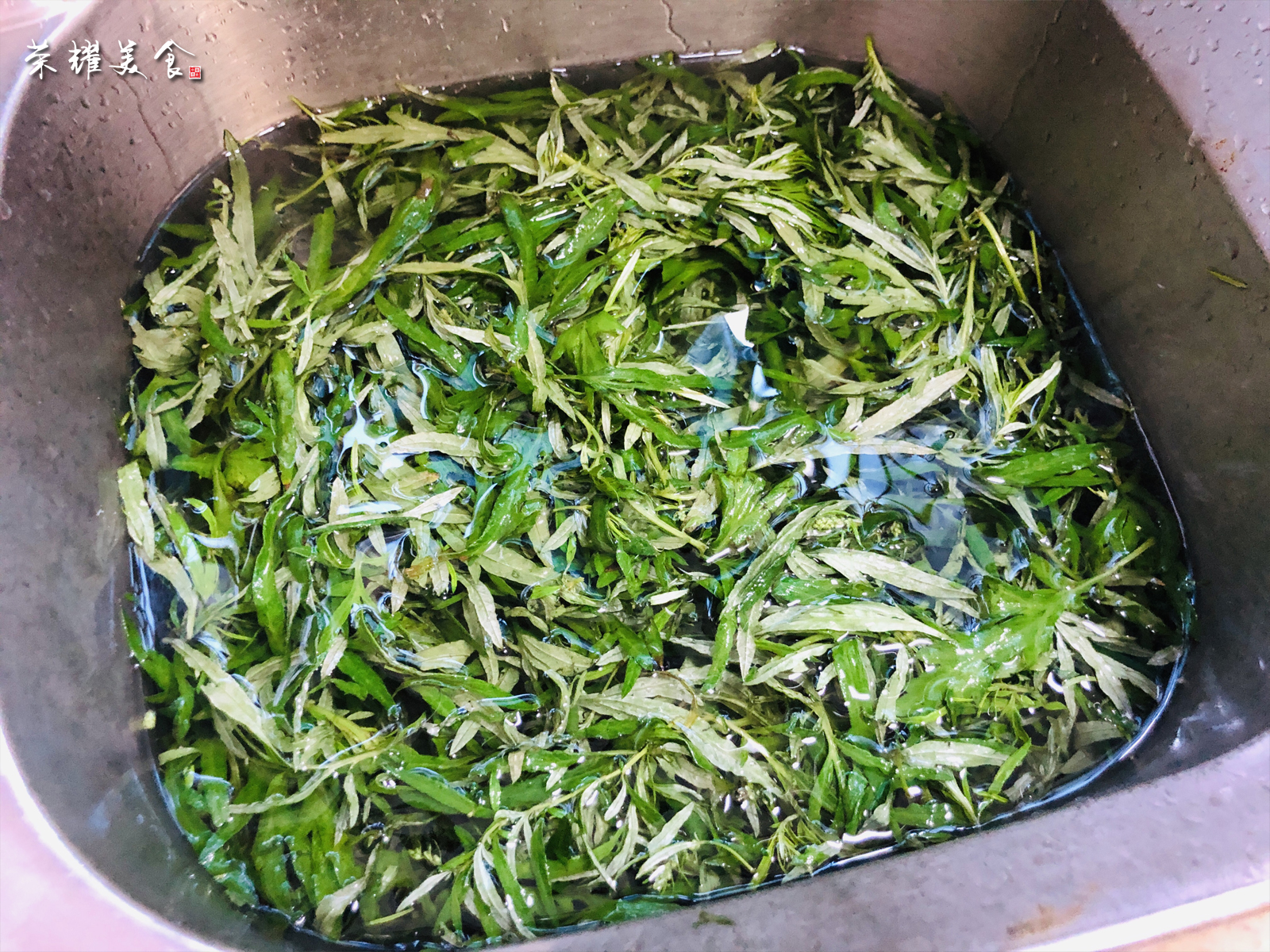 艾葉煮雞蛋的做法,艾葉煮雞蛋