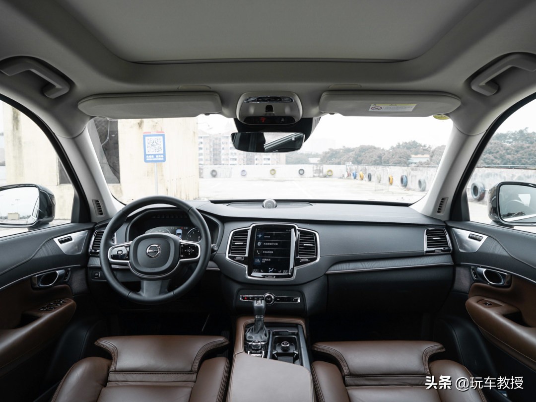 被大货追尾也没事！沃尔沃XC90堪比陆地坦克 现在优惠13万