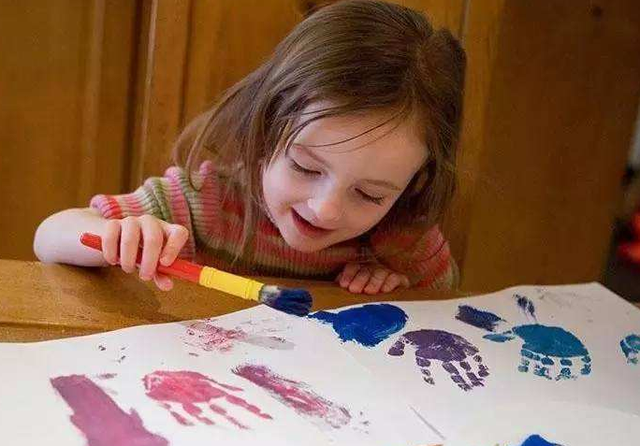 “女神童”10岁考上大学，父亲希望她念到博士，张易文如今怎样了