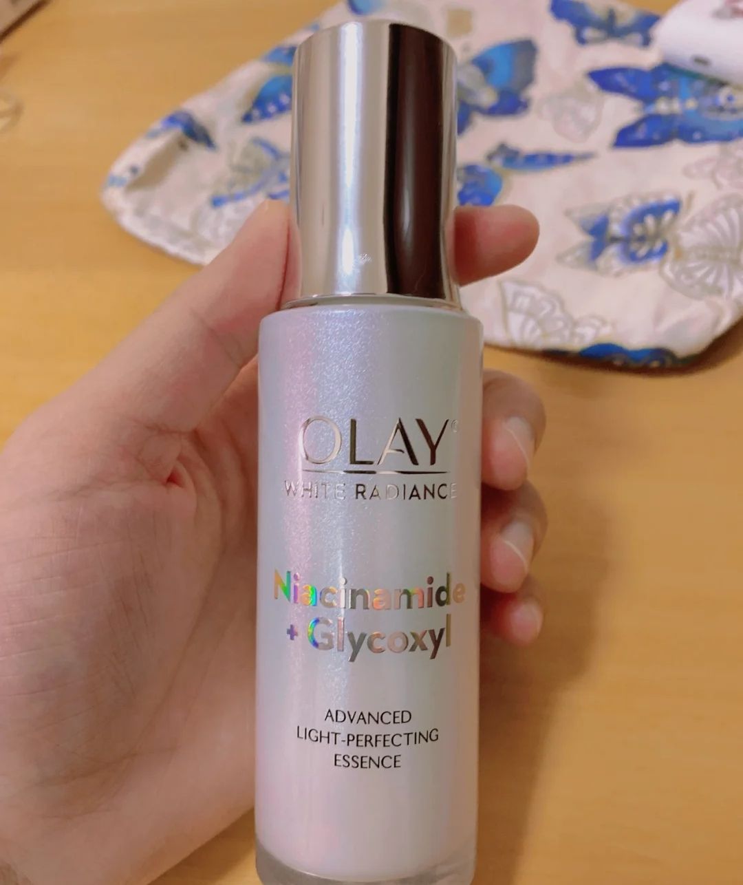 OLAY小白瓶和科颜氏淡斑精华对比测评，谁才是美白淡斑首选？