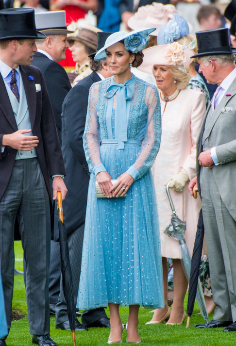 英国凯特王妃和梅根是什么关系_凯特王妃穿的大牌礼服 - 阜阳汽车网