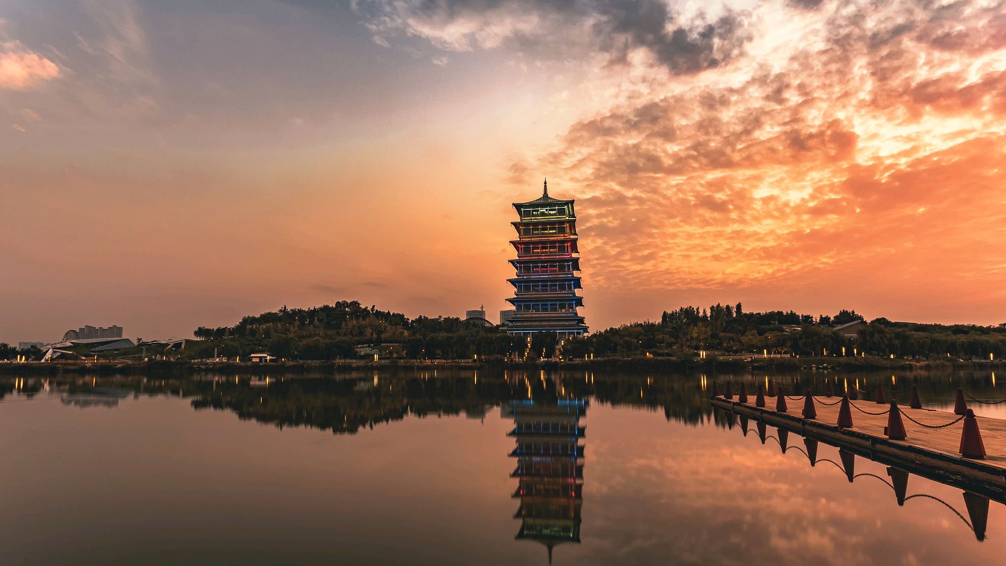 值得一读的《送魏万之京》：莫见长安行乐处，空令岁月易蹉跎