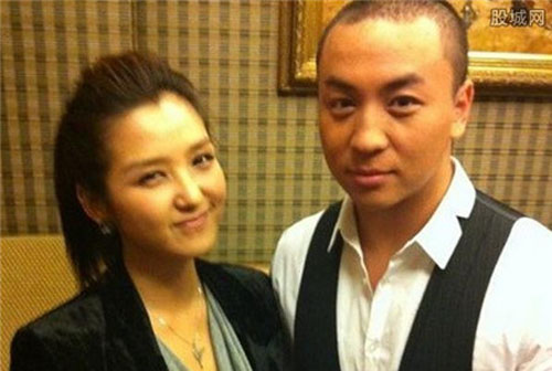 32岁释小龙，前女友是2婚3胎的何洁，分手后事业“翻身”无望？