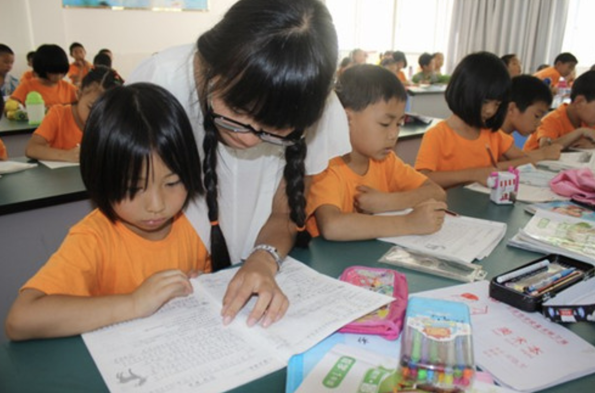 小学生作文“我的家”火了，把一家四口比作师徒四人，老师：神童