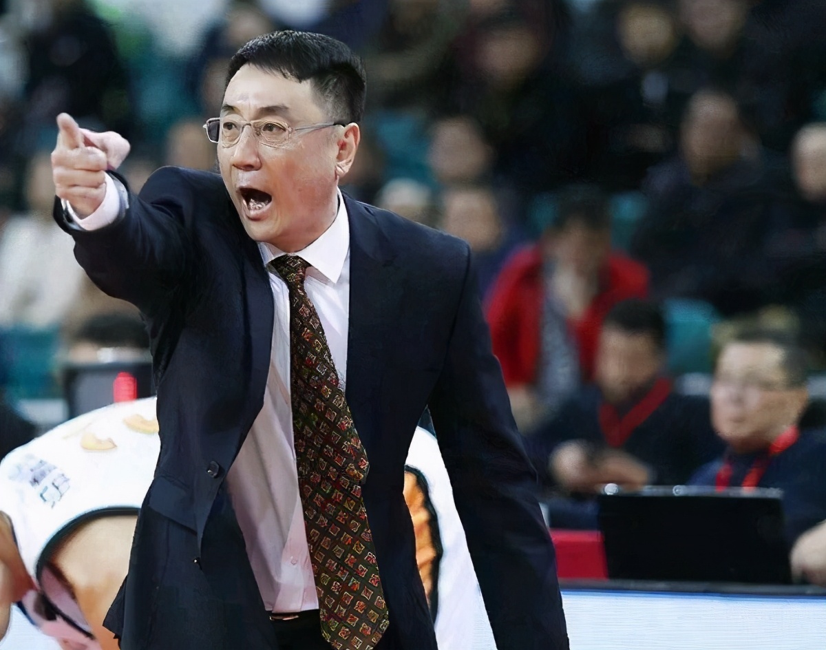 为什么王治郅在nba(为何说篮协害惨了王治郅？不归门只是导火索，他是那个时代的悲剧)