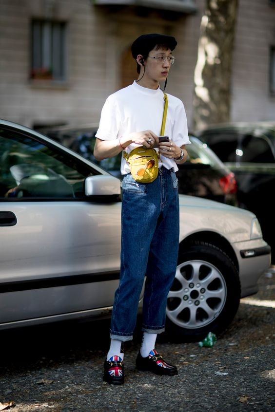 男人穿皮鞋就落伍了？那你没穿对，搭配白袜试试，回头率高又时髦