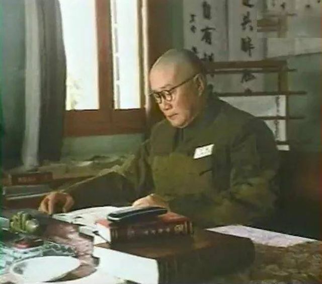 新中国成立后，为何刘伯承要放弃总参谋，选择当军事学院院长？