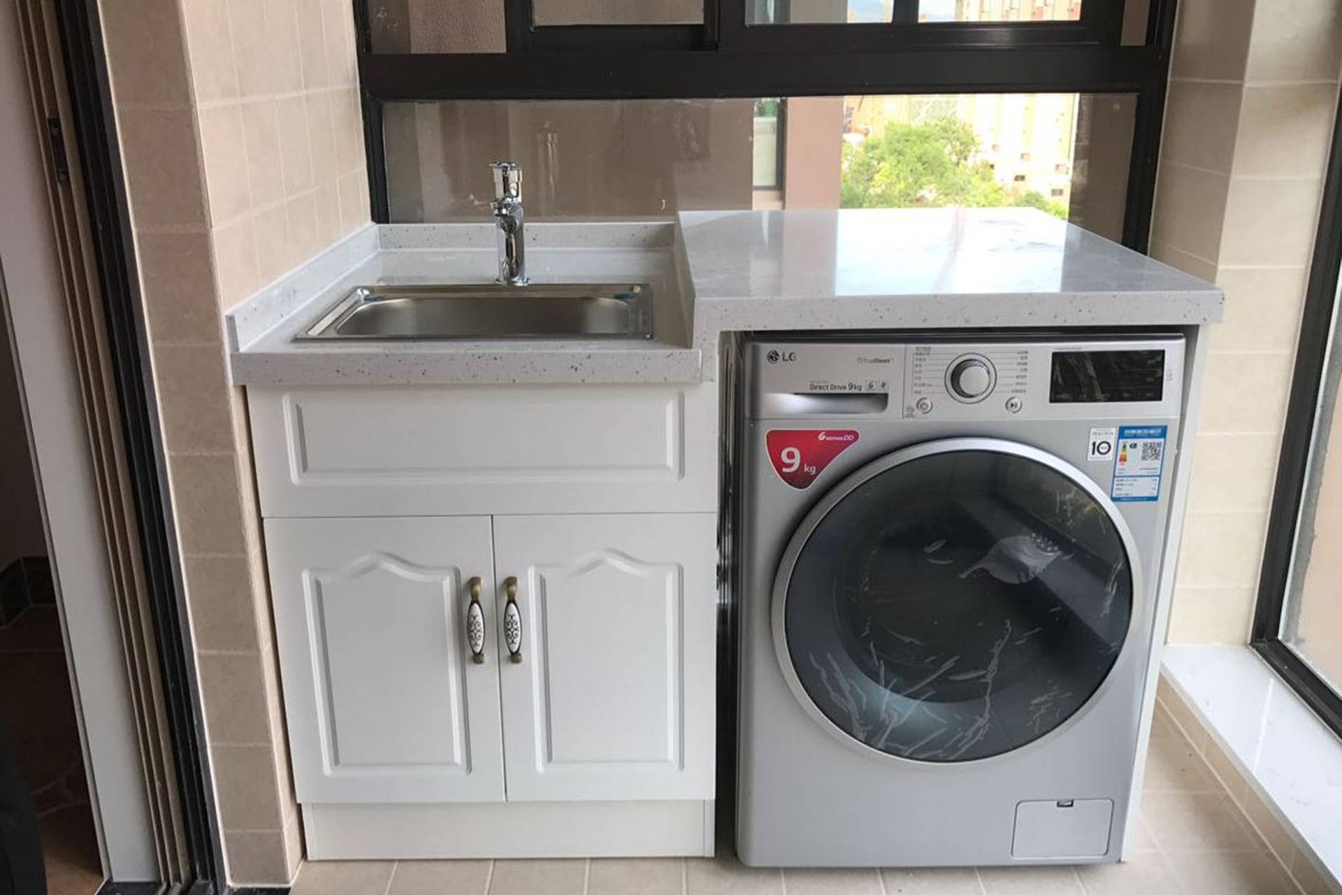 我刚换了洗烘一体机,与普通洗衣机对比,有三处更好,但两处不足