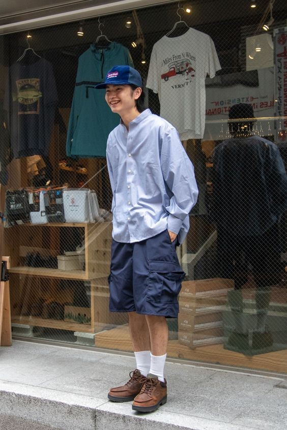 男人穿皮鞋就落伍了？那你没穿对，搭配白袜试试，回头率高又时髦