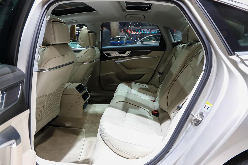 奥迪A6L 55TFSI——拒绝油腻，中大型行政轿车应该有的样子它都有