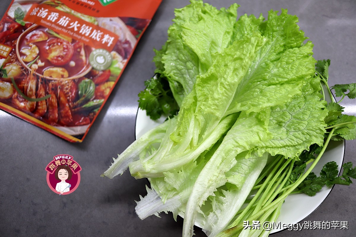 除了酸辣粉，红薯粉条还能做什么？巧用火锅底料，一家四口吃得欢