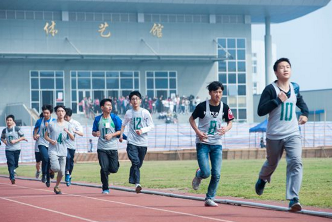 教育部“传来消息”，体育学科或将纳入高考，学生和家长有苦难言