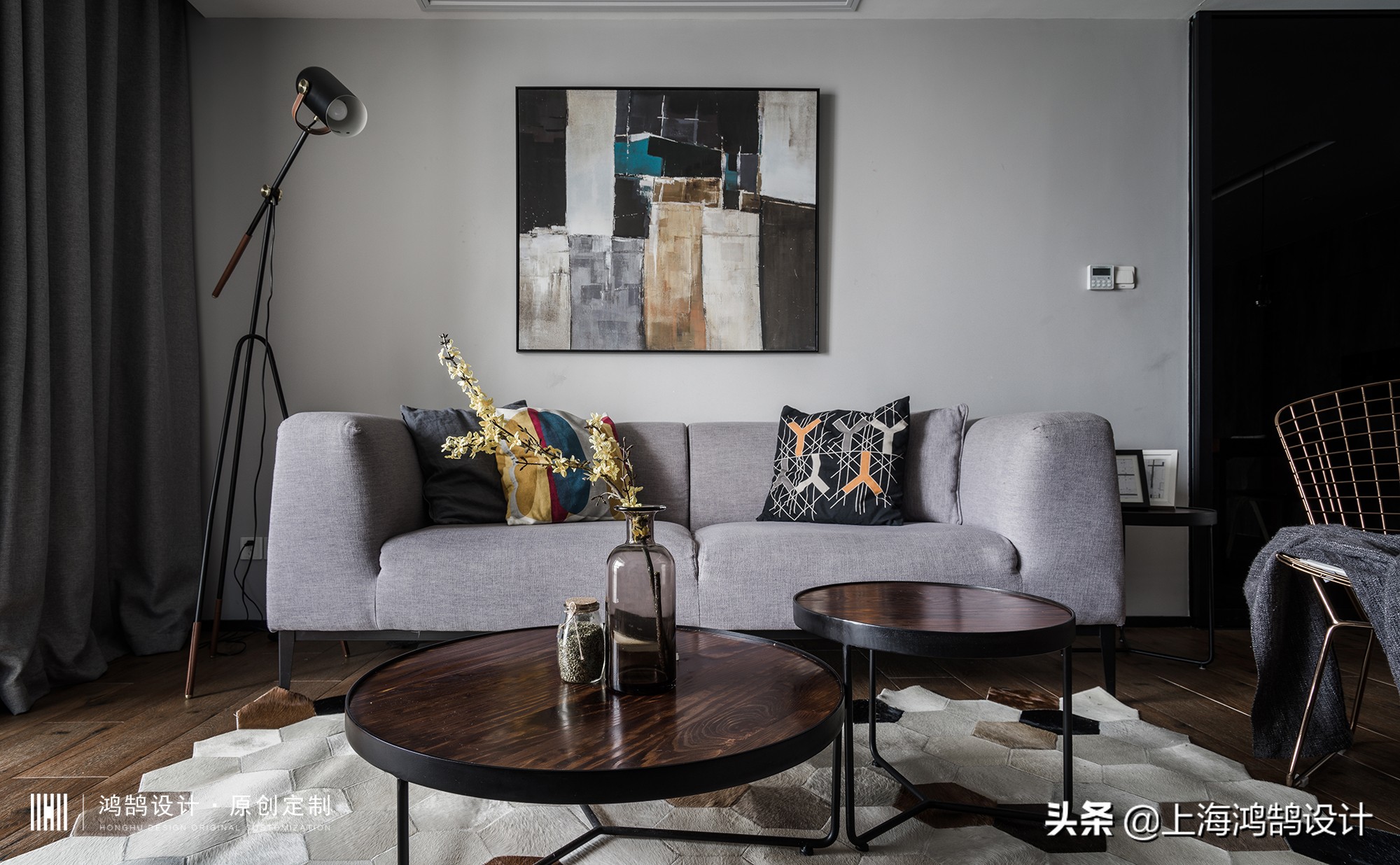 现代+工业风 | 他把餐客厅阳台打通，空间大了不止一倍