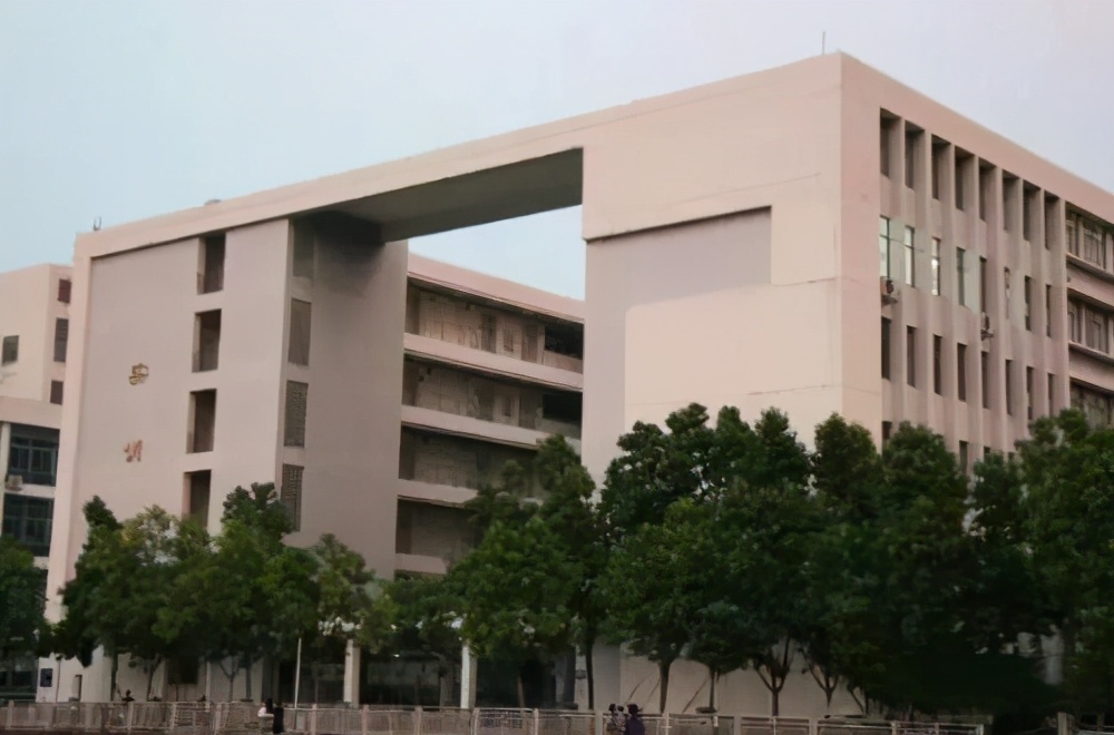 广东科贸职业学院学费宿舍费学校环境宿舍环境怎么样