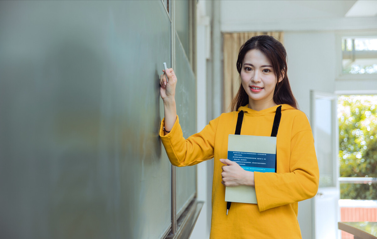大学期间很有面子的班干部，既锻炼能力又大权在握，学生不要错过