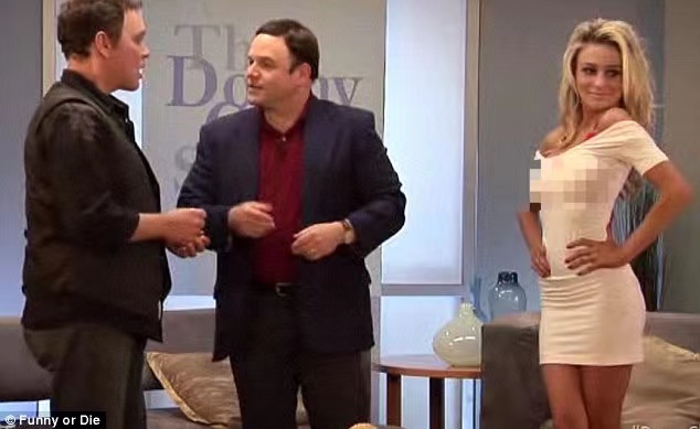 16岁少女嫁51岁恋童演员，节目被逼秀胸遭网暴骂“荡妇”