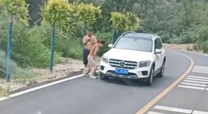 用打气筒给汽车轮胎打气可行吗？详解操作方法与注意事项