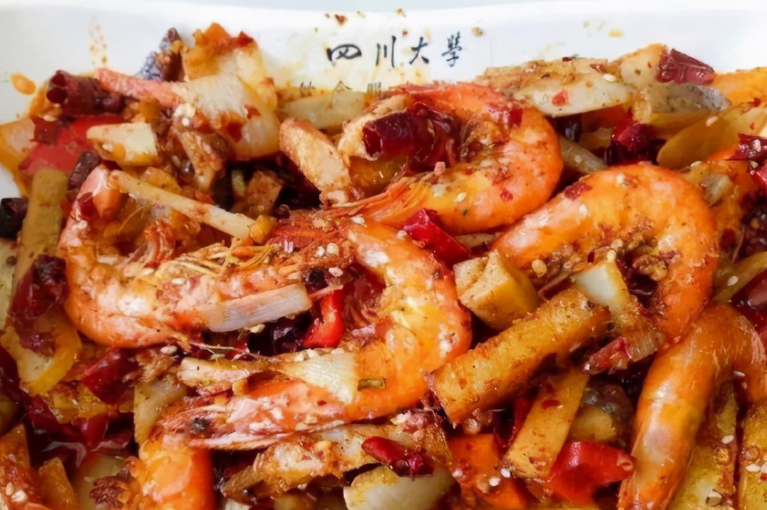 四川大学的伙食惹人羡，看完忍不住流口水，不少学生后悔没考川大