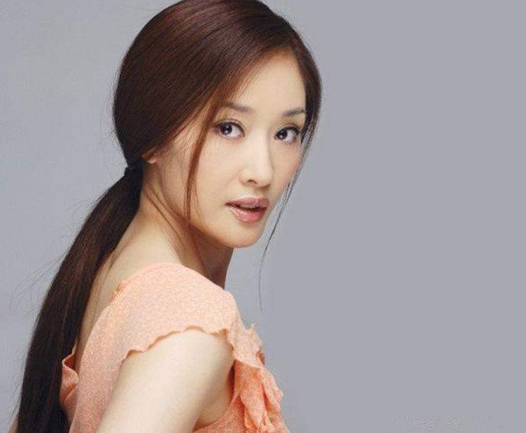 “上海裸吃奶门”当事人曾红过宋丹丹？