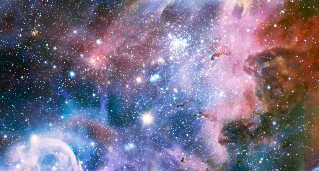 “九大神尊之一：血帝，黑暗领域的主宰，宇宙顶级强者之一。”