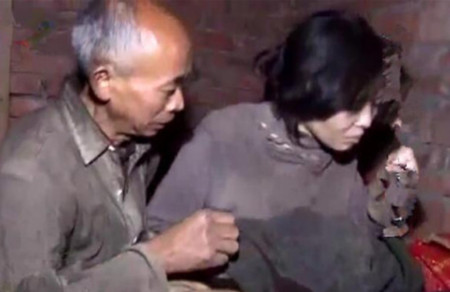 女大学生，被拐后120元卖给四川老汉，和鸡鸭同住17年，现况如何