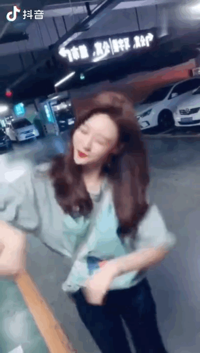 一周涨粉300万！美女+一切＝万能流量密码？