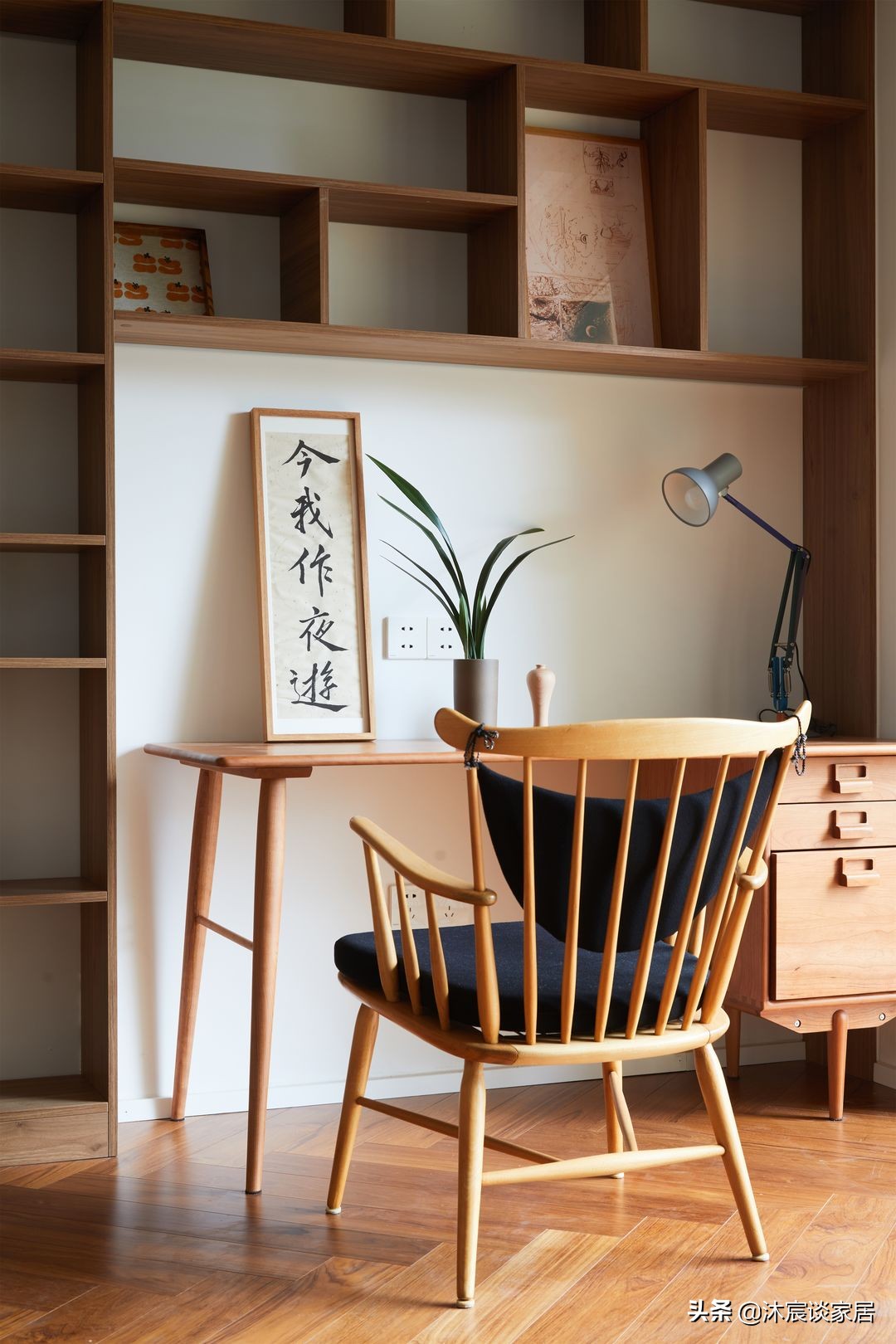 她家澄净素雅，不过度装修简单又大方，让家成为温暖治愈的居心地