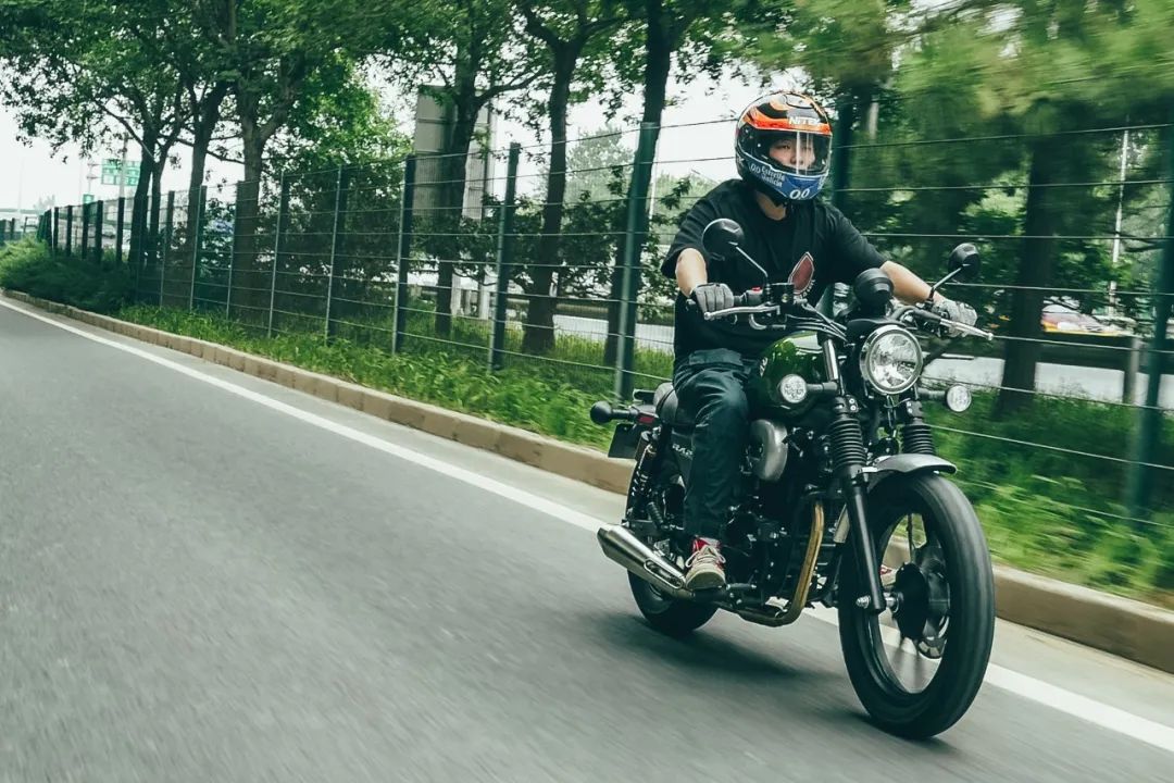 250cc级别性价比巡航车：赛科龙RA2 试驾体验