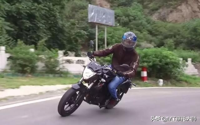 不输幻影150，试驾铃木极客飒155，极速115km，通勤娱乐两不误