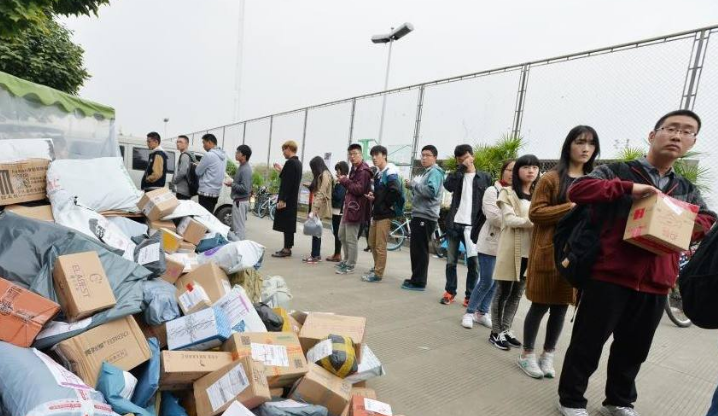 一个月生活费1200元有多穷？大学生真实开销曝出，少了是真不够用