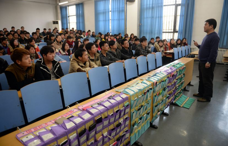 @大学生，想成为大学老师需要符合什么条件？学姐：这5点是基础