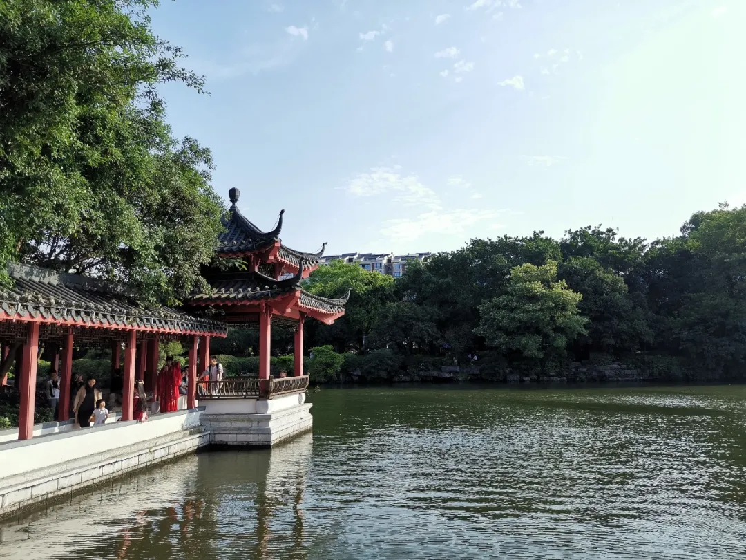 在人间仙境,感受人间烟火与人间理想