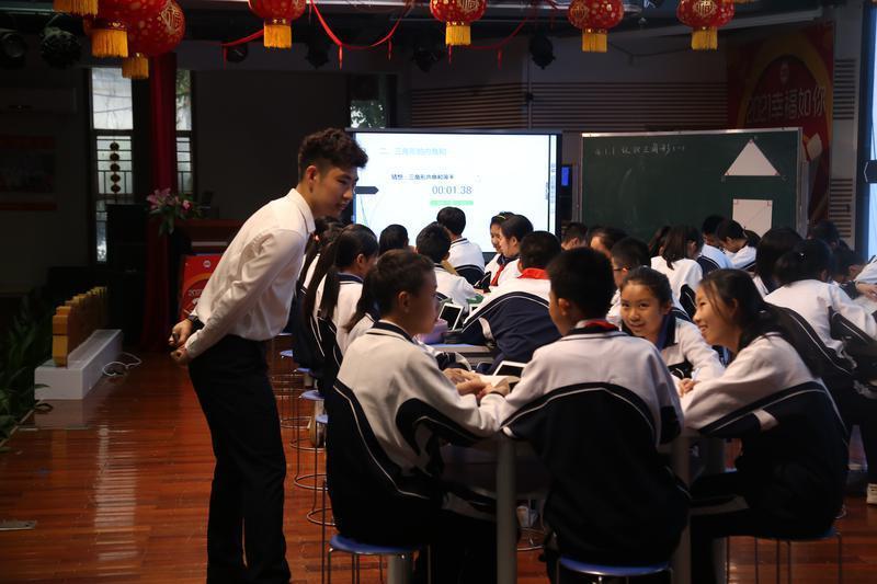 深圳翠園文錦中學：科研興校探課改新路(圖1)