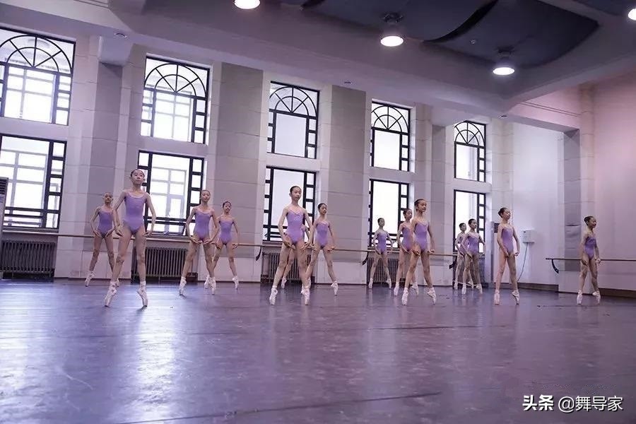 除了北舞上戏，你还能报考哪些舞蹈学校？