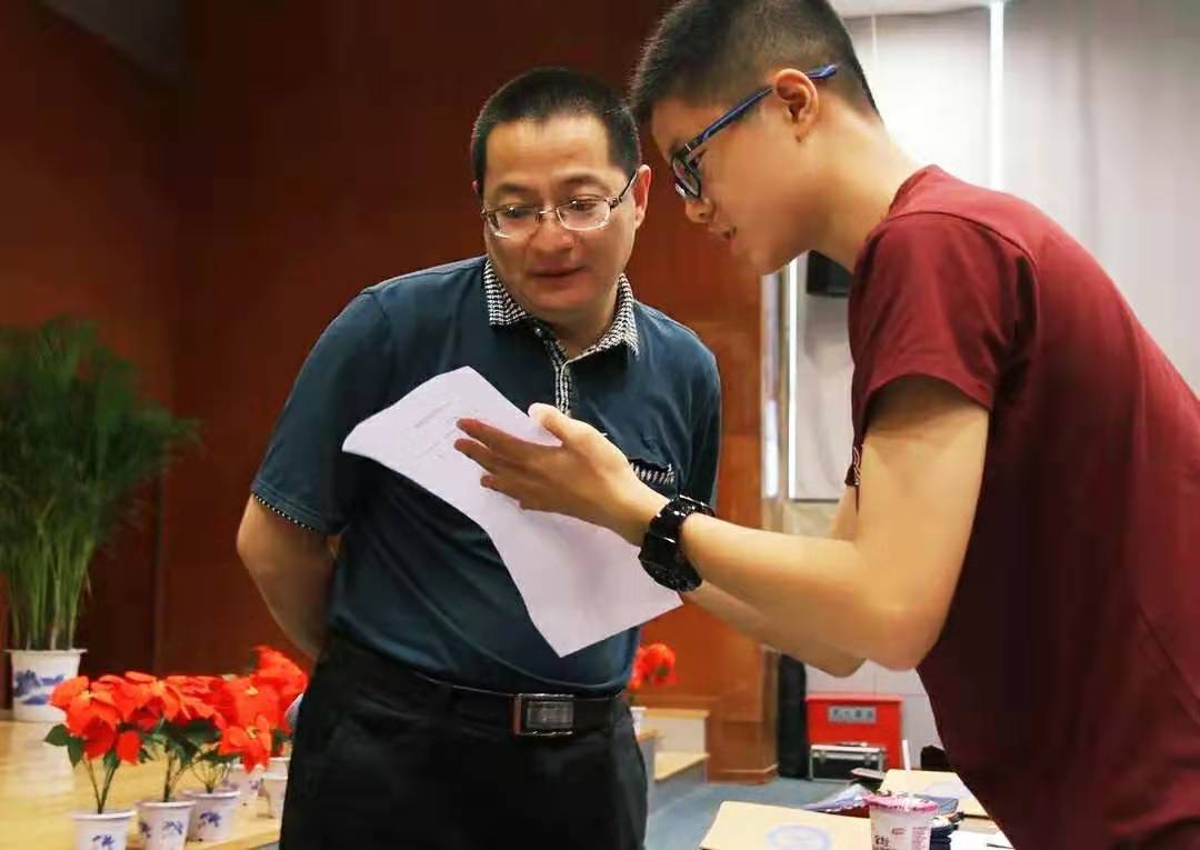 “数学帝”葛军又消失，是否会参加高考命题？江苏学生很紧张