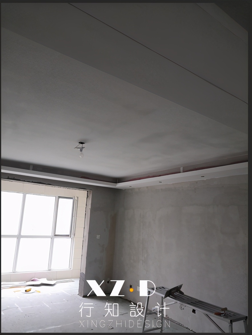 施工跟踪：电视墙暖咖色，其他墙面浅灰色，设计师不同阶段分享