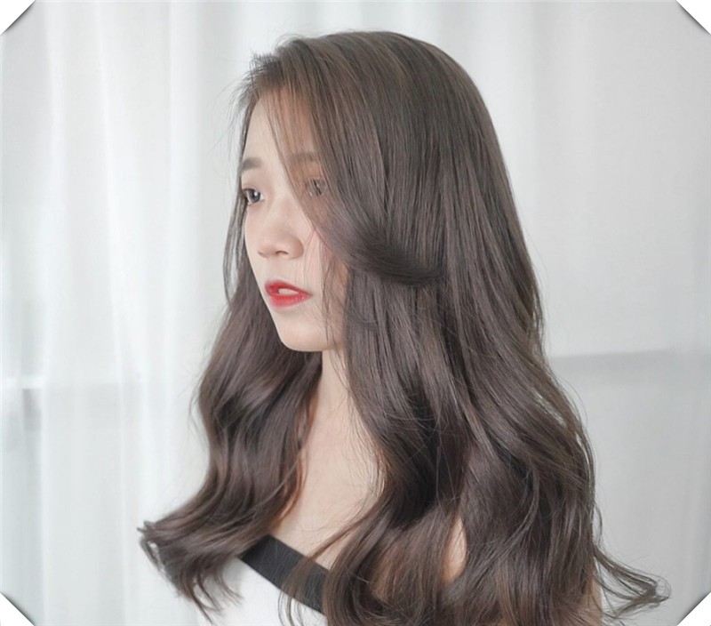 阳光下棕黑色头发图片(如获至宝的棕色发色) - 赤虎壹号