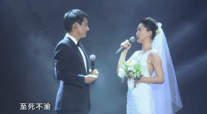 李亚鹏与新女友，穿情侣鞋同框28天后，前女友与老公官宣离婚