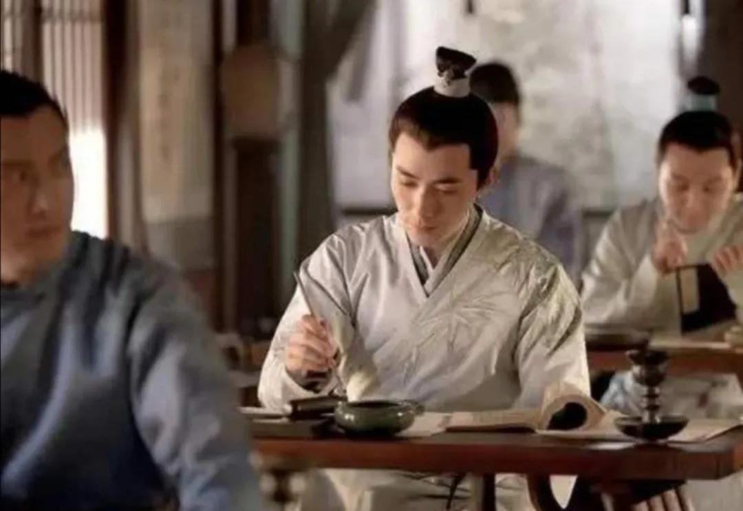 五本主角出身寒门的明朝架空小说，读书入仕，力挽狂澜，书荒必备