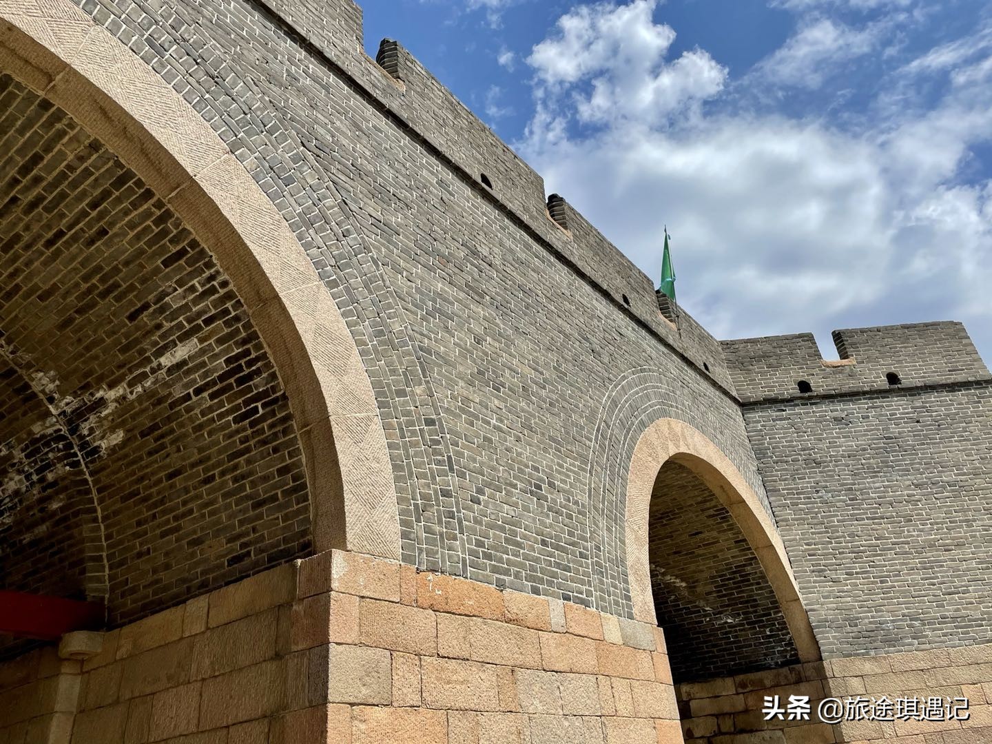 山海关凭啥是天下第一关？上过山下过海才知道其中奥秘，名不虚传